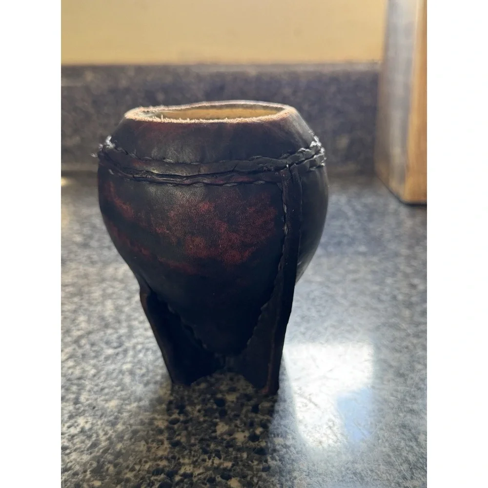 Mate / Torpedo Cup made of exclusive gourd for yerba mate with leather finish